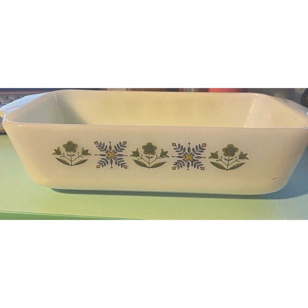 Vintage 1 qt Anchor Hocking loaf pan milk glass 1970’s good condition